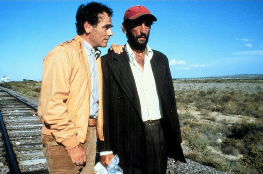 Dean Stockwell (kiri) dan Harry Dean Stanton di Paris, Texas.