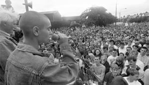O’Connor sings at the gathering for the 20th anniversary of the March on the British Embassy on 19 August 1989.