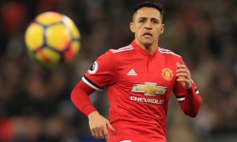 Alexis Sánchez’s agent, Fernando Felicevich, declined to comment when asked if it was true he wanted a £15m fee for the forward to move clubs.