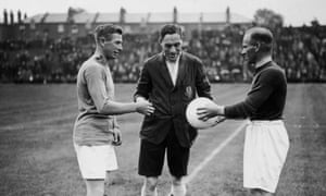 New Ball<br>13th August 1927: Arsenal FC players Kennedy and Blyth before a pre-season match between the first and second teams at Highbury in which a white ball was tested as an alternative to the traditional brown leather kind. (Photo by Edward G. Malindine/Topical Press Agency/Getty Images)
