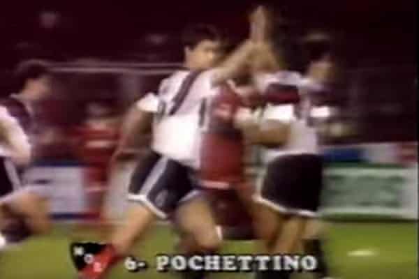 Mauricio Pochettino celebrates his goal for Newell’s Old Boys against América de Cali in 1992.