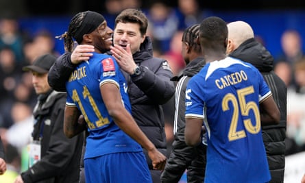 Mauricio Pochettino celebrates with Noni Madueke after Chelsea’s 4-2 win over Leicester.