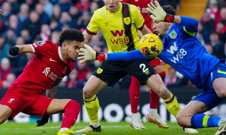 Luis Díaz heads Liverpool back in front.