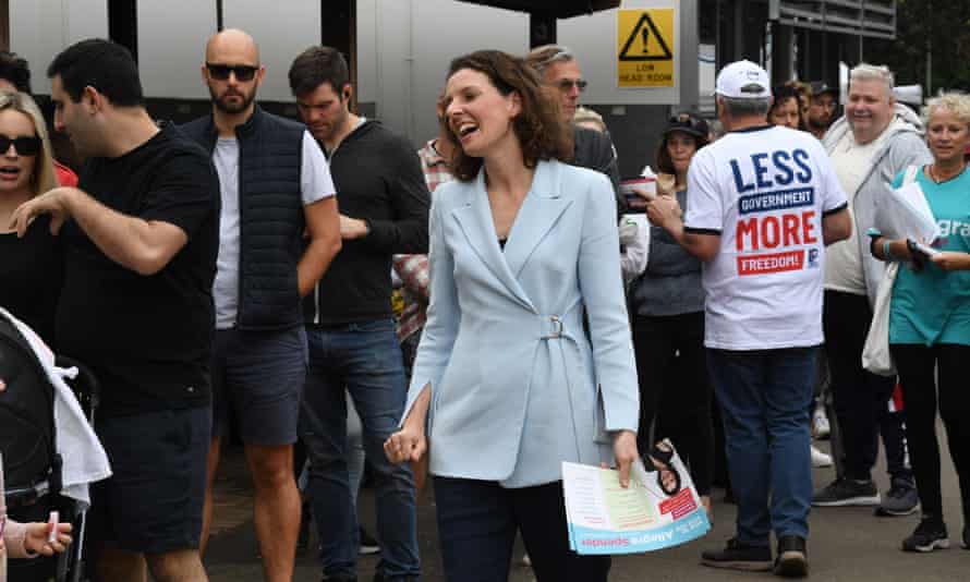 Allegra Spender speaks to voters outside Bondi Beach public school polling booth on Saturday.