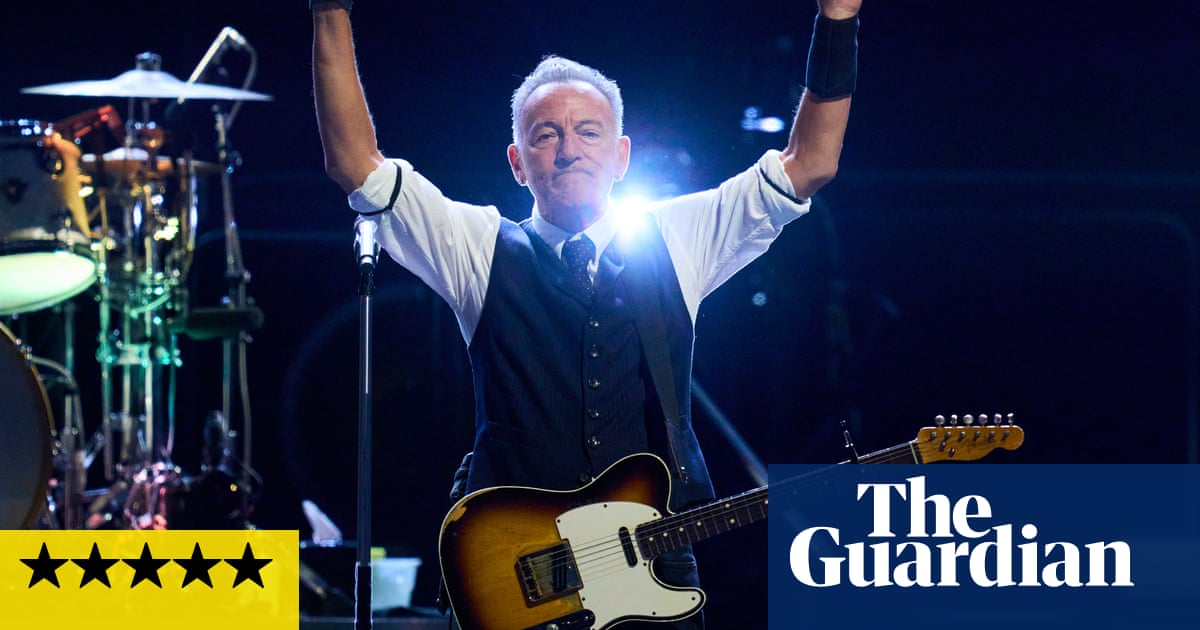 Bruce Springsteen review a roaring, rousing show that imagines a better America