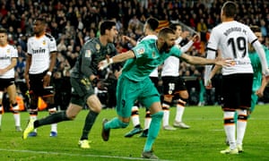 El gol igualador de Karim Benzema contra el Valencia llegó en el quinto minuto del tiempo de detención.