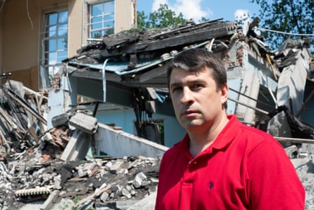 Mykola Pushkaruk in front of a damaged gymnasium in Kramatorsk.