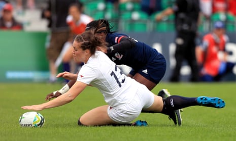 England’s Emily Scarratt scores the first try of the game despite the attempts of USA’s Cheta Emaba.