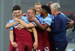 Rice celebrates with manager David Moyes and his teammates.