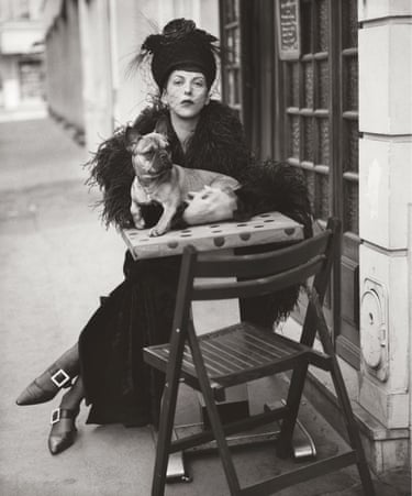 Isabella Blow, Paris, 1993Photo London’s Master of Photography exhibition returns for 2026 with a presentation bylegendary American fashion photographer Steven Meisel. A rare exhibition of his work, thispresentation highlights Meisel’s photography in London, and in particular his iconic‘Anglo-Saxon Attitude’ series. 93025 POL 278 113198 RT3 V4 RGB