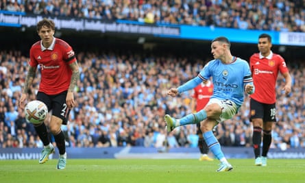 Phil Foden, Manchester City'nin altıncı golünü kaydederek hat-trick'ini tamamladı.