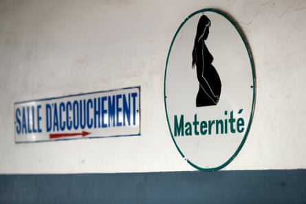 A sign points the way to the delivery room in a Benin hospital