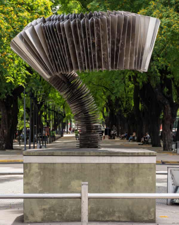 A sculpture of the bandoneon (an accordion)