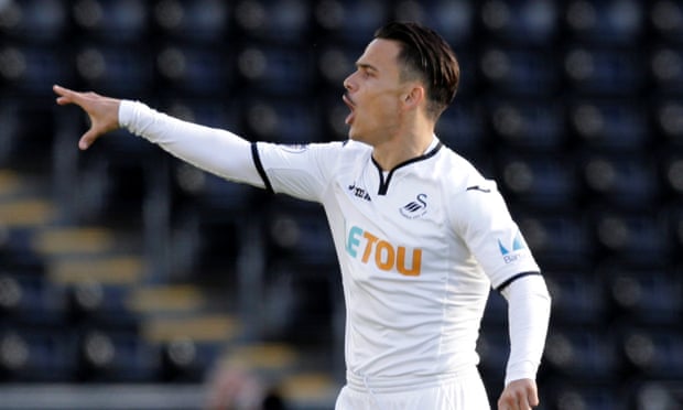 Roque Mesa can play and he can also sing.