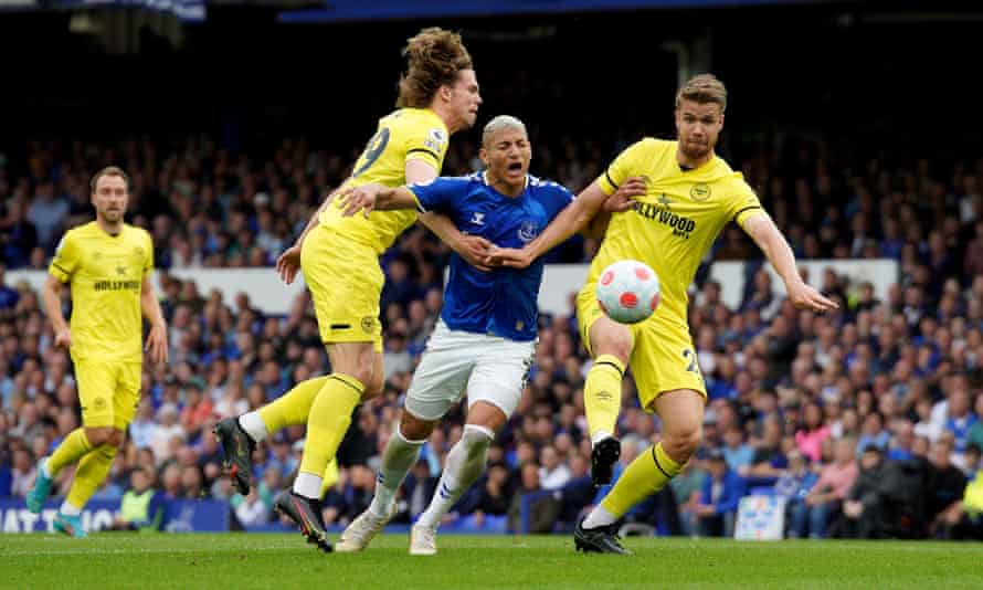 Everton’s Richarlison (second right) is brought down in the box by Brentford’s Mads Bech Sorensen (right).