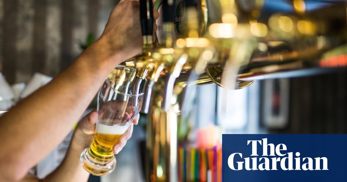 Cutting back on final drink of day ‘could improve brain health’