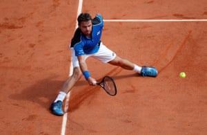 Wawrinka forehand returns to Guillermo Garcia-Lopez.