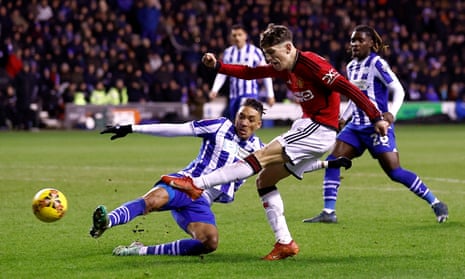 Manchester United's Alejandro Garnacho shoots at goal.