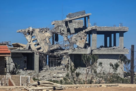 इज़रायली सेना ने एक निर्माणाधीन घर को नष्ट कर दिया।