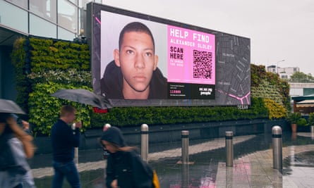 Um outdoor pedindo informações sobre Alexander Sloley, assunto do Channel 5's Where Is Alex?