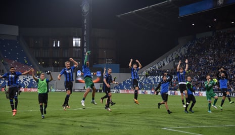 Atalanta players celebrate their victory after the final whistle.