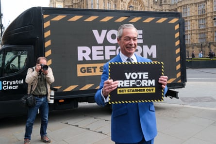 ‘Vote Reform, Get Starmer Out.’