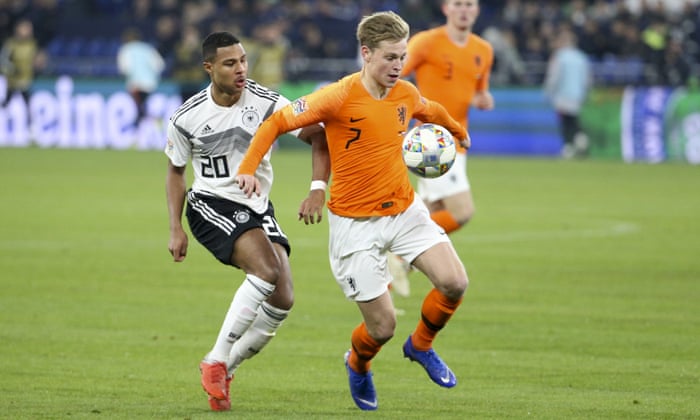 Ajax S Frenkie De Jong I Try To Have A Picture Of Where Everyone Is Football The Guardian