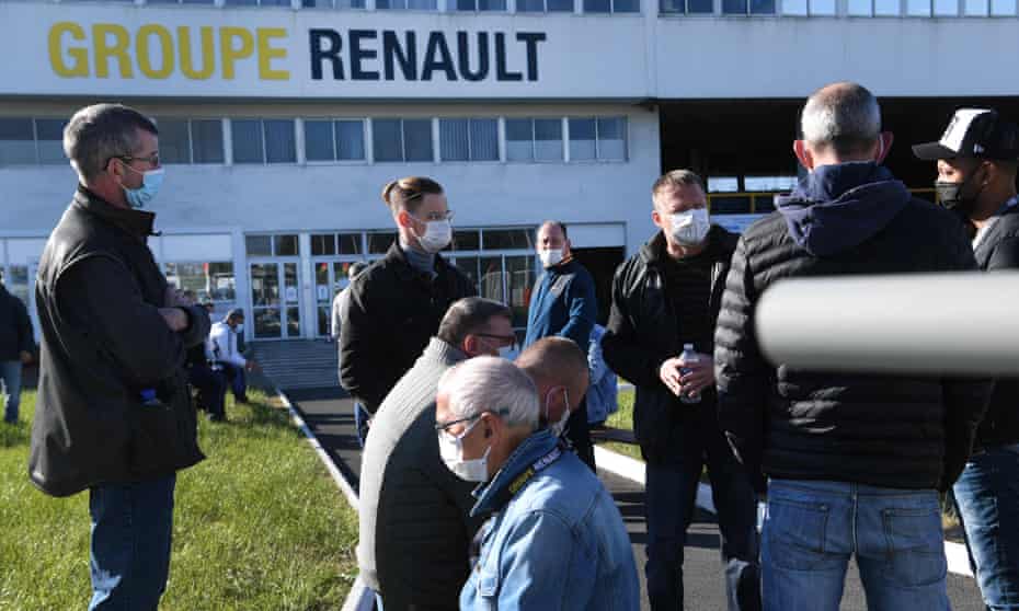 Striking Renault workers picketing the Fonderie de Bretagne foundry in Brittany on 28 April.