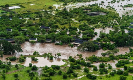 Kenya floods: tourists evacuated from Maasai Mara after river bursts banks