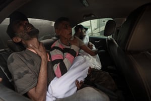 Gaza City, Gaza Relatives of Palestinians who lost their lives following the Israeli attacks on civilians waiting for aid in Netzarim area and on a cafe on coast of Gaza, mourn after bodies are taken from al-Shifa Hospital for funerals