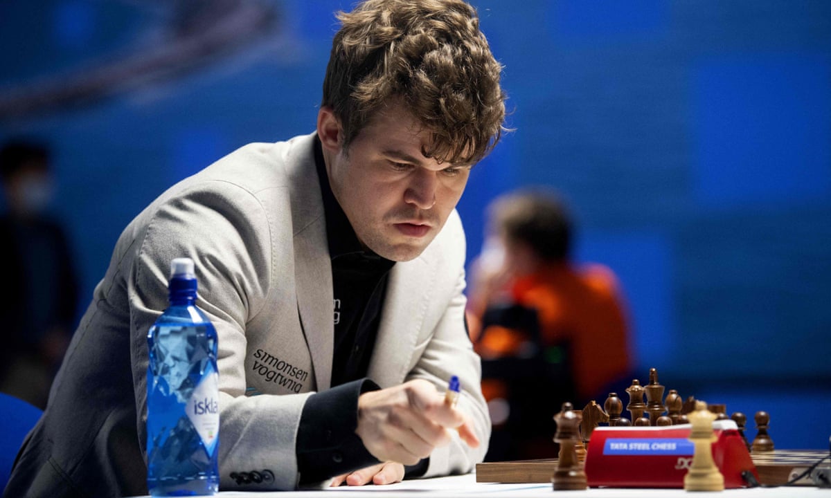 Magnus Carlsen revalida título mundial de xadrez ante Nepomniachtchi –  Observador