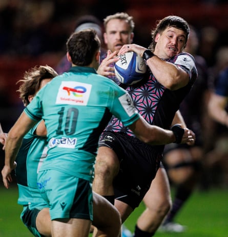 Benhard Janse van Rensburg attacks for Bristol