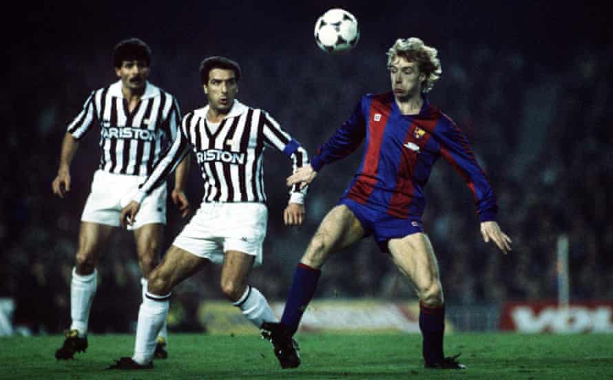 Steve Archibald controls the ball in Barcelona’s 1-0 European Cup win over Juventus in March 1986.