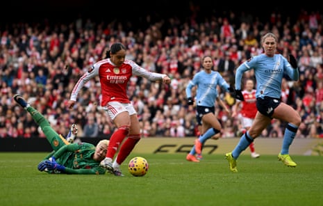 Olivia Smith scores for Arsenal!