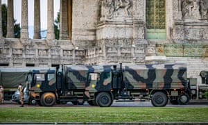The army intervenes to move bodies from the main cemetery in Bergamo.