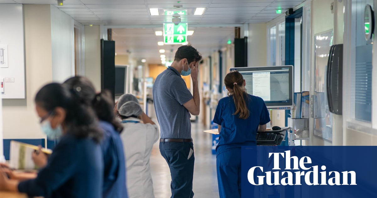 NHS consultants in England to strike for two days in November