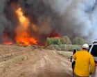 Uncontained wildfire burns hundreds of hectares across rural Arizona – video