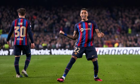 Barcelona 2-2 Manchester United: Europa League knockout round playoff, first leg – live reaction | Europa League 2 Raphinha scored late on to deny Manchester United the away win in a fantastic game at Camp Nou.