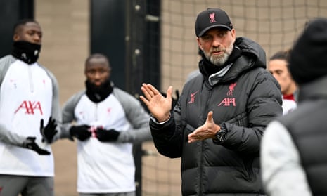 Jürgen Klopp takes Liverpool training
