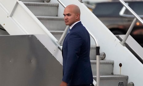 Scalise lacks votes from hard-line Republicans to become next House speaker Former President Donald Trump’s valet Walt Nauta prepares to board the plane before departure from Atlanta, August 2023.