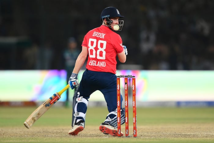 Pakistan v England: third men’s T20 cricket international – live | Pakistan v England 2022 8 Harry Brook gets the ball all up in his grille.