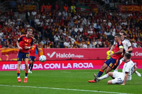 Rodri fires home to double Spain’s lead over Czechia.