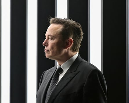 Elon Musk está participando da cerimônia de abertura do novo Tesla Gigafactory para carros elétricos na Alemanha, Gruenheide