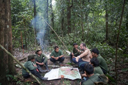 Expedition leader Bruno Pereira talks to his team