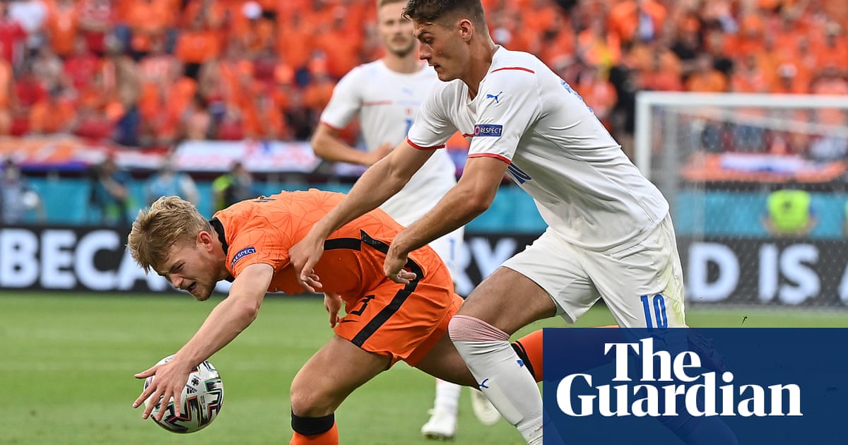Total Dutch collapse: leaderless Netherlands outmuscled by Czechs