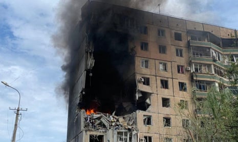 Building with damage on front and smoke billowing out in Kryvyi Rih.