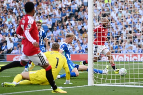 Bryan Mbeumo makes it 2-0 to United.