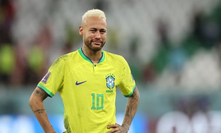 Neymar cries after losing to Croatia.