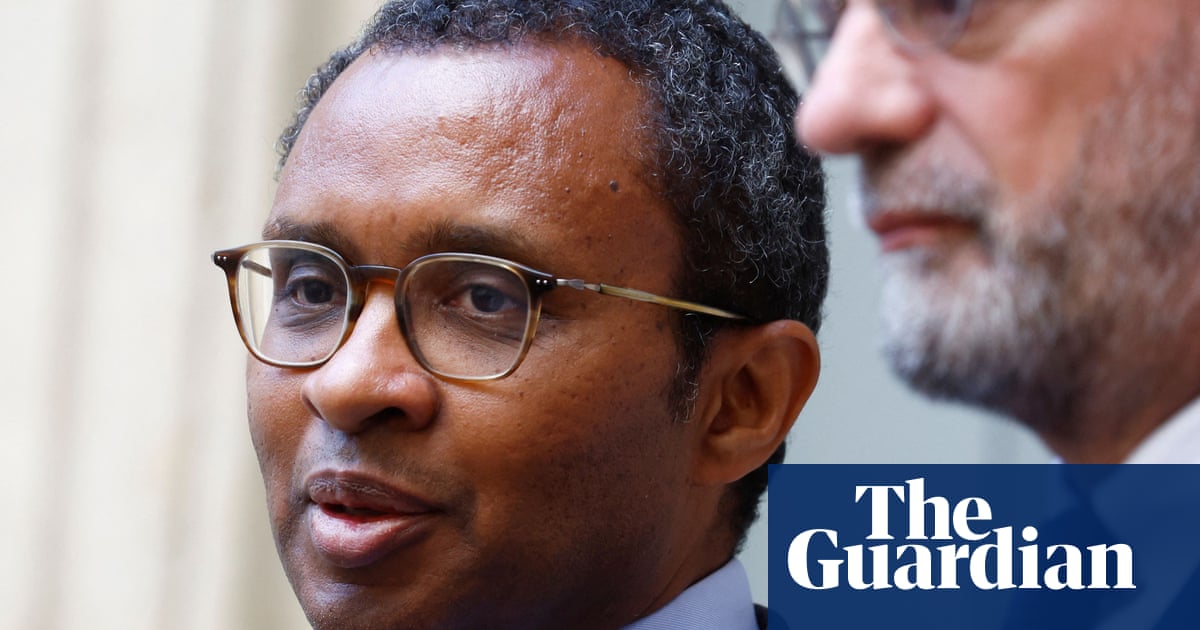 フランス: Black historian Pap Ndiaye appointed as education minister