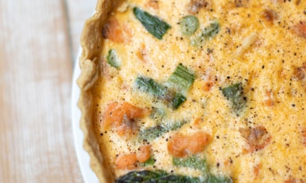 Salmon and asparagus quiche